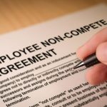 کمیسیون تجارت فدرال استفاده از بندهای عدم رقابت در قرارداد کارمندان را ممنوع کرد